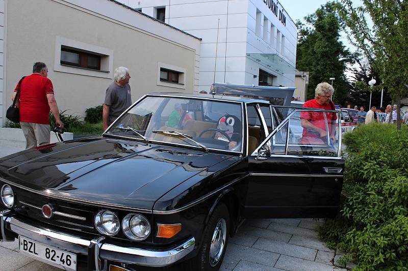 Výstava věnovaná historii výroby osobních automobilů Tatra  v kulturním dome v Příboře.