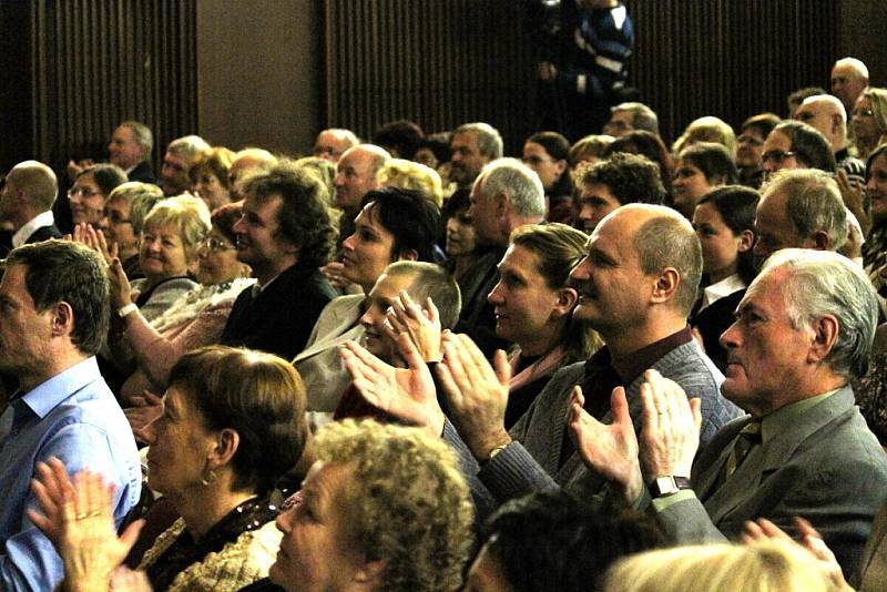 Janáčkova filharmonie Ostrava zahrála filmové melodie na koncertu Pocta městu, který se uskuečnil v úterý 30. října v kině ve Frenštátě pod Radhoštěm.