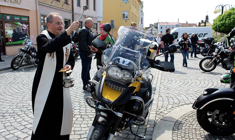 Motorkáři si přijeli do Bílovce pro požehnání