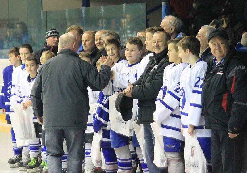 Součástí pátečního derby mezi Novým Jičínem a Kopřivnicí, které zakončilo základní část druholigové skupiny Východ (1:2), byly oslavy 70 let vzniku novojičínského hokeje.