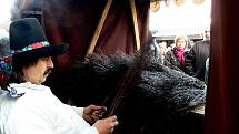 Svatý Martin na bílém koni přijel, jako každý rok, v sobotu 12. listopadu do Frenštátu pod Radhoštěm, kde s tamní starostkou Zdeňkou Leščišinovou zahájil tradiční Martinský trh.