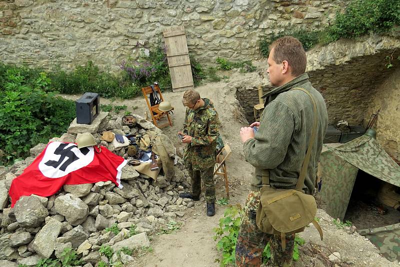 Jeden z válečných bojů druhé světové války na hradě Starý Jičín.