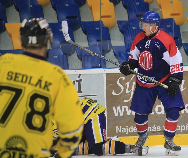 2. hokejová liga, sk. Východ 201/2018 - 1. kolo: Kopřivnická Tatra doma přestřílela favorizovaný Šumperk 8:5 (1:1, 4:1, 3:3)