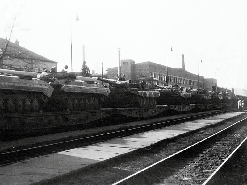 V pondělí 26. února 1990 bylo na vlakovém nádraží ve Frenštátě pod Radhoštěm už od rána nebývale rušno. Pobyt sovětských vojáků. Odjížděli domů.