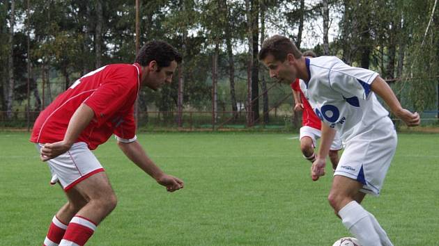 V rámci slavnostního zahájení provozu nového trávníku se odehrálo utkání FC Vlčovice-Mniší proti TJ EPO Frenštát pod Radhoštěm. K vidění bylo mnoho osobních soubojů.