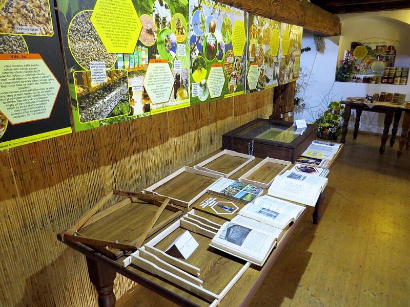 Od pátku do neděle trvala výstava místních zahrádkářů a včelařů v Libhošti, kterou jejich členové pořádali ve spolupráci s obcí Libhošt v budově Fojtství v Libhošti. Výstava se uskutečnila pod názvy Co zahrada dala a Medobraní včera a dnes.