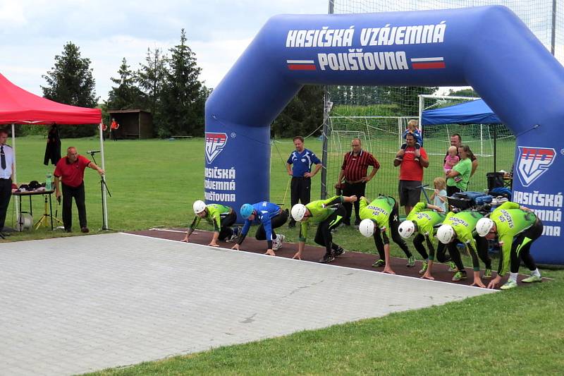 Velká hasičská soutěž v Kujavách hostila týmy z Česka i ze Slovenska.