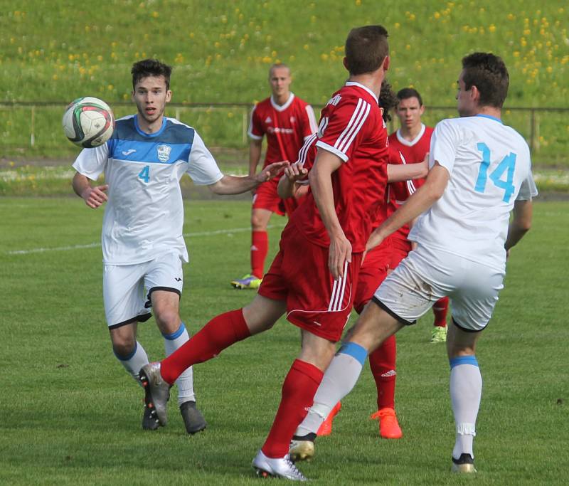 Novojičínští fotbalisté (v červeném) doma porazili Havířov 3:1.