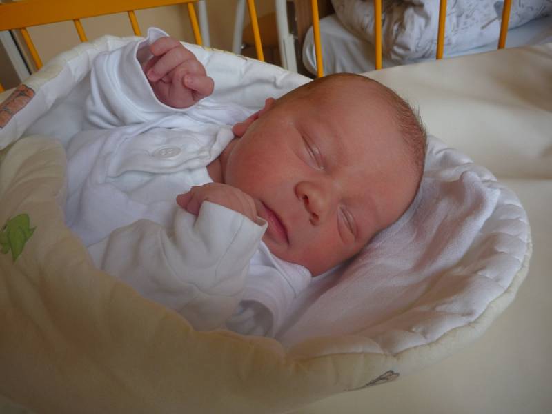 MIKULÁŠ JÁMER, Odry, nar. 17. 5. 2016, 48 cm, 3,25 kg. Nemocnice Nový Jičín.