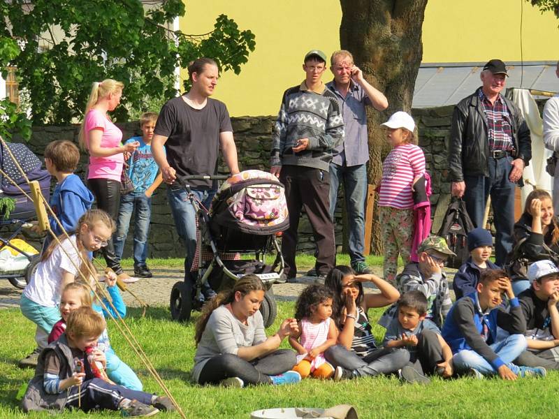 Zámecký park v Odrách hostil v pátek 20. května Den zaniklých řemesel.