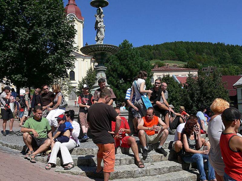 Netradičním druhům piva, nabízeným při Pivních slavnostech ve Šrtamberku, odolal málokdo.