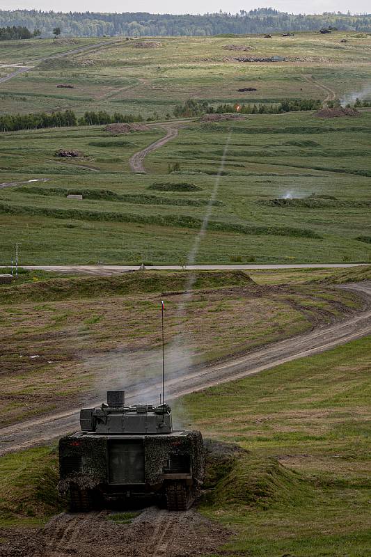 Bojová vozidla CV90, Lynx KF41 a ASCOD na mediálním dnu při testování bojových vozidel pěchoty (BVP) z tendru pro českou armádu ve vojenském prostoru Libavá, 27. května 2021.