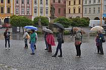Účastníky komentované prohlídky Barokní Příbor déšť neodradil.