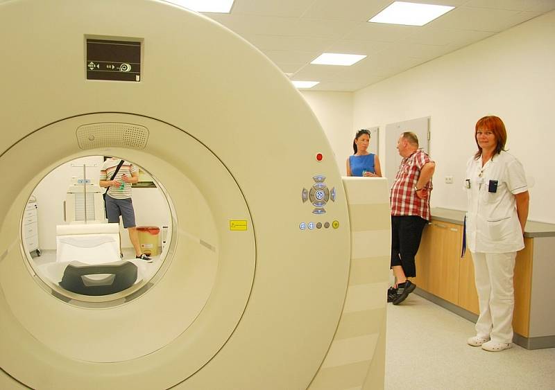 Špičkový PET CT přístroj pomáhá lékařům při diagnostice.