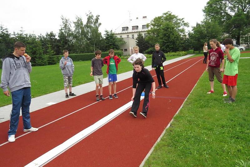 V pátek 7. června se do sportovního areálu Základní školy Pohořská v Odrách sjeli mladí sportovci z celého Novojičínska. Konalo se tam totiž okresní kolo Odznaku všestrannosti olympijských vítězů (OVOV).