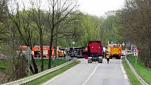 Dva lidé zemřeli v pondělí 3. května 2021 odpoledne při dopravní nehodě ve Studénce. Kamion se převrátil poté, co mu praskla levá přední pneumatika a korba s nákladem kamenů se dostala do protisměru, kde v tu chvíli jelo dodávkové vozidlo.