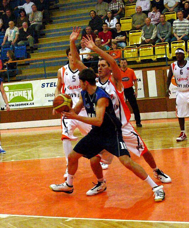 Basketbalisté Nového Jičína na domácí palubovce hostili Kolín.