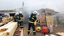 Požár pily likvidovali ve čtvrtek dopoledne hasiči v Bílovci. Oheň napáchal škodu, která činí odhadem jeden milion korun.