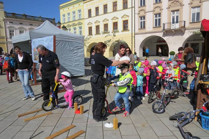 Oslavy Dne Země v Novém Jičíně na Masarykově náměstí. 