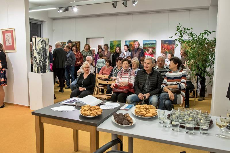 Setkání, takový má název výstava obrazů Pavla Strnadla, jejíž vernisáž se uskutečnila ve čtvrtek 14. listopadu ve Výstavní síni Albína Poláška ve Frenštátě pod Radhoštěm.