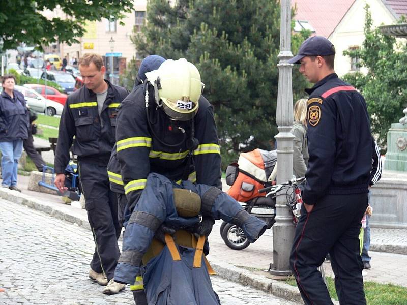 Nejsilnější hasič přežie – první klání ze série čtyř náročných závodů absolvovali hasiči z celé republiky v sobotu ve Štramberku. 
