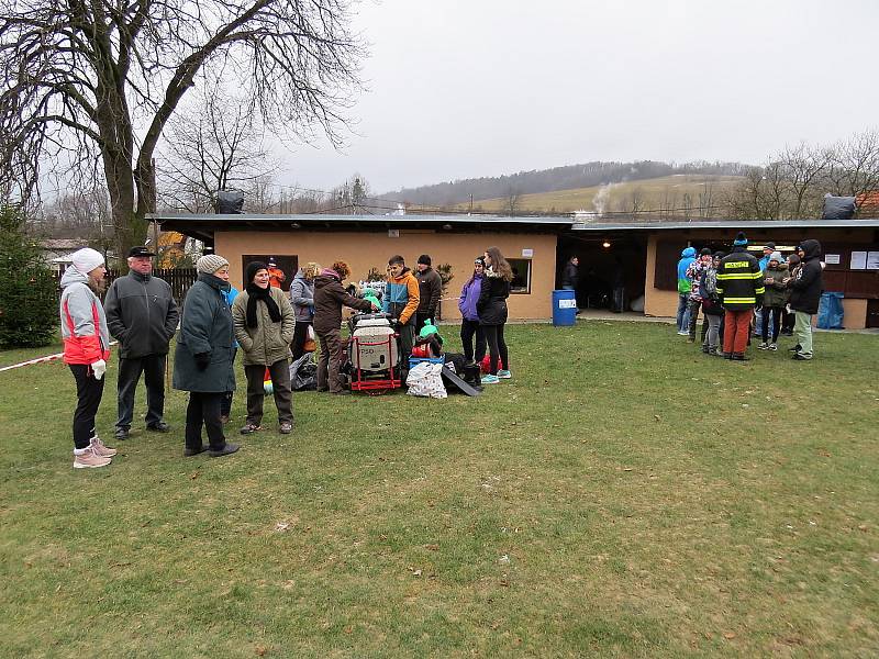 Čtyřiadvacátý ročník hasičské Mikulášské soutěže v Lukavci, místní části Fulenku, se vydařil i přes chladné počasí.