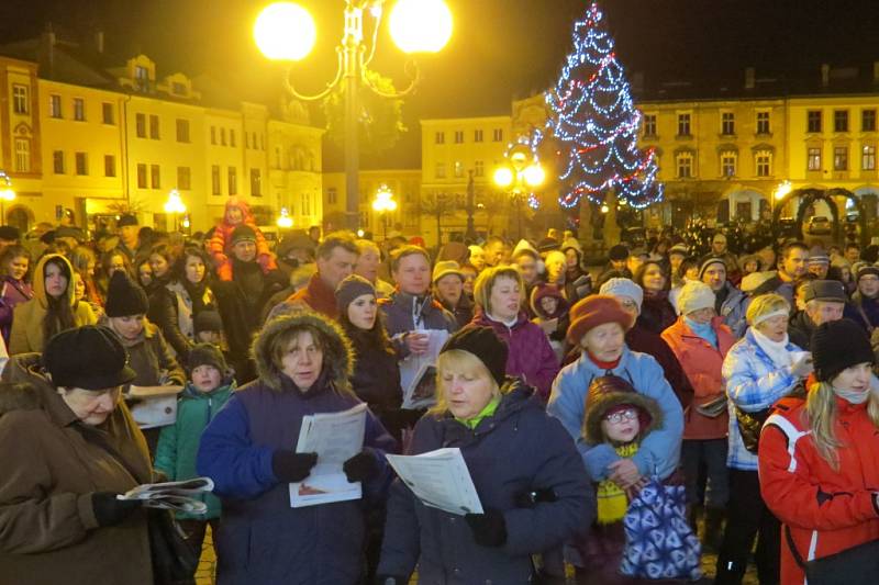 Příbor, náměstí Sigmunda Freuda, akce Česko zpívá koledy 2014.