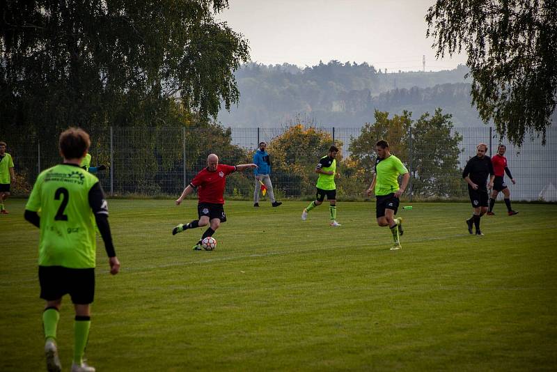 Fotbalistého Děrného porazili na domácím trávníku celek Trojanovice Bystré 4:1.