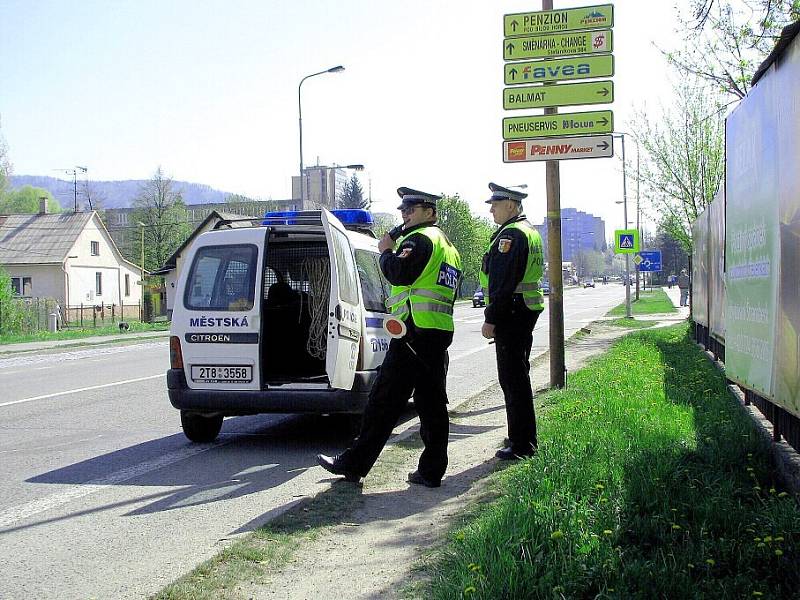 Strážníci Městské policie Kopřivnice jako jediní využili novelizace silničního zákona a hned první den vyrazili do terénu s radarem.