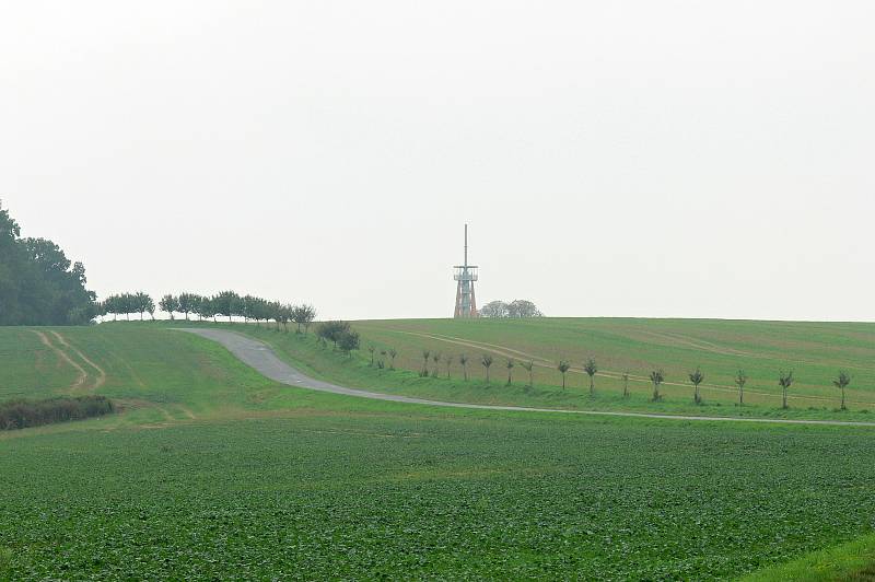 Jeseník nad Odrou má pět částí. V roce 2013 zvítězil v celostátní soutěži Vesnice roku.