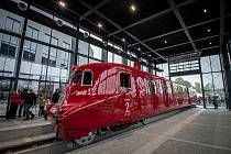 Historický železniční vůz Slovenská strela se po více než dvou letech oprav vrátil do Kopřivnice, a to 13. května 2021. Je vystaven v novém proskleném depozitáři u nového Muzea nákladních automobilů Tatra.