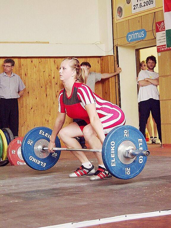 Mezinárodní turnaj olympijských nadějí Visegrádské čtyřky ve vzpírání juniorů a juniorek do 18 let hostila o víkendu vzpěračská hala TJ Příbor.