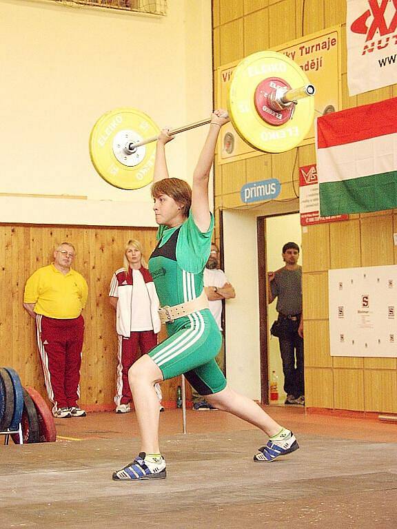 Mezinárodní turnaj olympijských nadějí Visegrádské čtyřky ve vzpírání juniorů a juniorek do 18 let hostila o víkendu vzpěračská hala TJ Příbor.