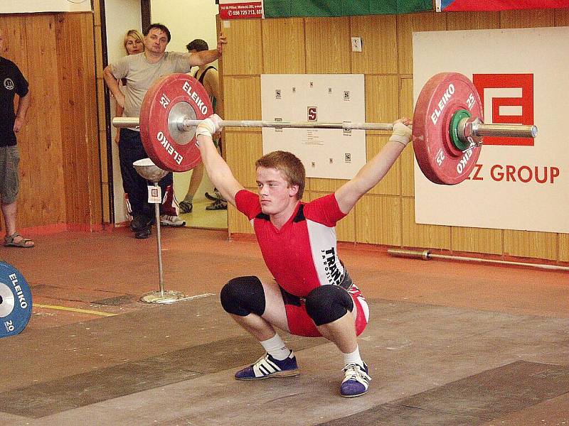 Mezinárodní turnaj olympijských nadějí Visegrádské čtyřky ve vzpírání juniorů a juniorek do 18 let hostila o víkendu vzpěračská hala TJ Příbor.