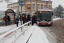 Zastávka MHD u autobusového nádraží v Novém Jičíně.