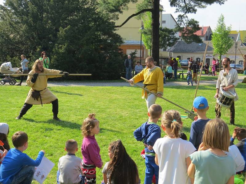 Zámecký park v Odrách hostil v pátek 20. května Den zaniklých řemesel.