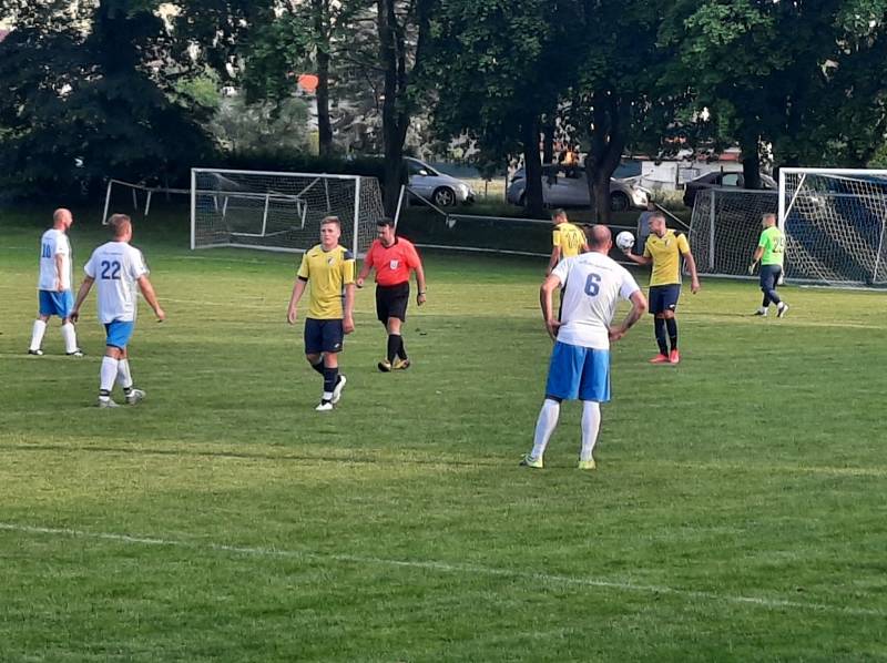 Zápas závěrečného 14. kola fotbalové I.A třídy, skupiny B, Libhošť - Jistebník 4:2.