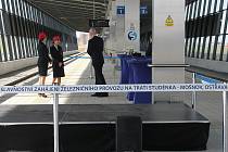 V pondělí 13. dubna dorazily k mošnovskému letišti první vlaky. Nové spojení budou kromě cestujících využívat i firmy z mošnovské průmyslové zóny. 