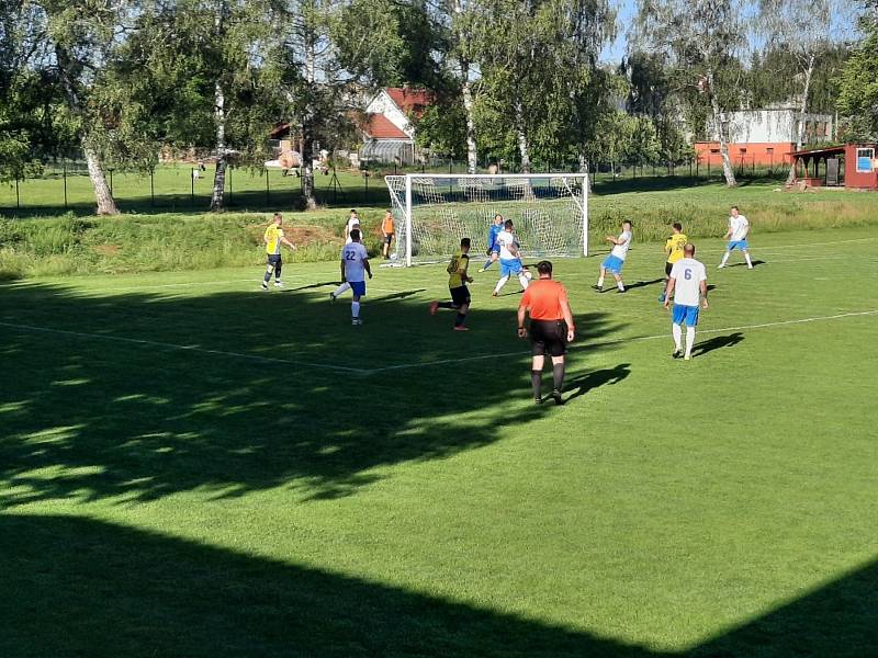 Zápas závěrečného 14. kola fotbalové I.A třídy, skupiny B, Libhošť - Jistebník 4:2.