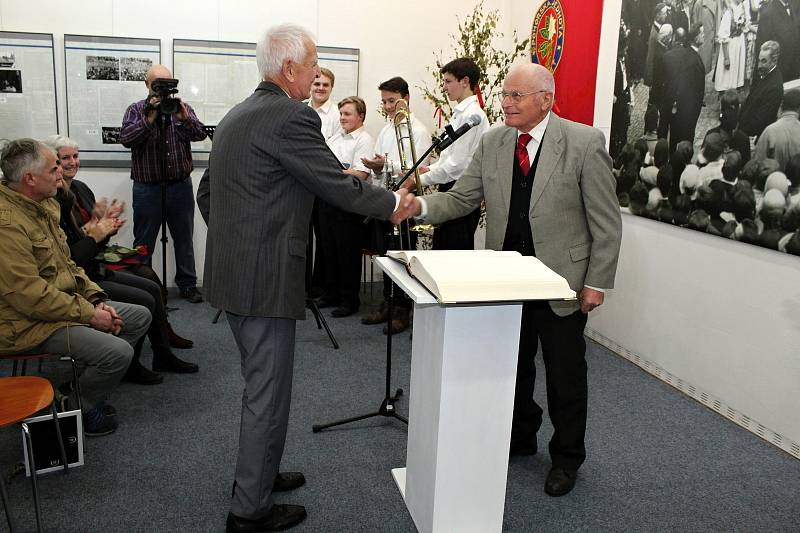 Rudolf Jarnot, příborský fotograf a sportovec, dostal letos Cenu sv. Martina udělovanou městem Frenštát pod Radhoštěm kulturním a společensky významným ososbnostem.