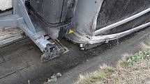 Nehoda polského kamionu Volvo na dálnici D 1. Kamion vezoucí maso skončil v příkopu na pravém boku.