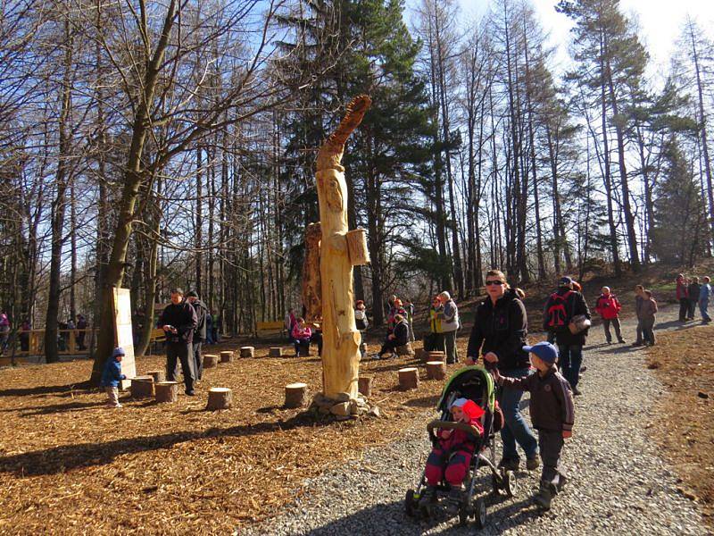 Naučná stezka Beskydské nebe, která protíná areál na Horečkách ve Frenštátě pod Radhoštěm, zahájila v sobotu 2. dubna novou návštěvnickou sezonu.