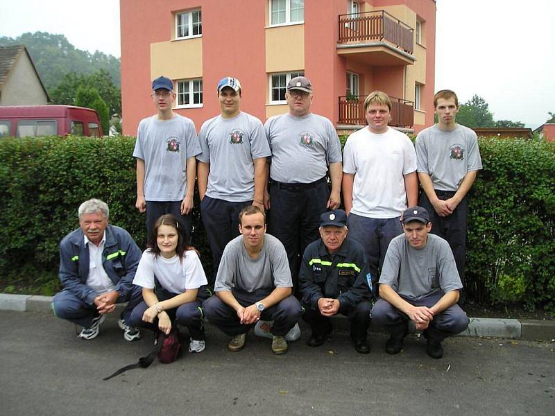 Hasiči Žimrovic přivezli do Bludovic, místní části Nového Jičína humanitární pomoc.