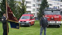 Jednotka sboru dobrovolných hasičů z Fulneku se mohou od pátku 10. července pyšnit zbrusu novým vozidlem. Na ochranu jej místní farář posvětil a velitel jednotky Josef Benýšek zalil šampaňským.