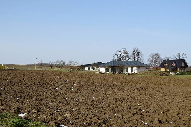 Sedlnice nabízejí několik zajímavých a pěkných míst, k nímž patří také park plný sněženek nebo alej vysázená známými herci a zpěváky.