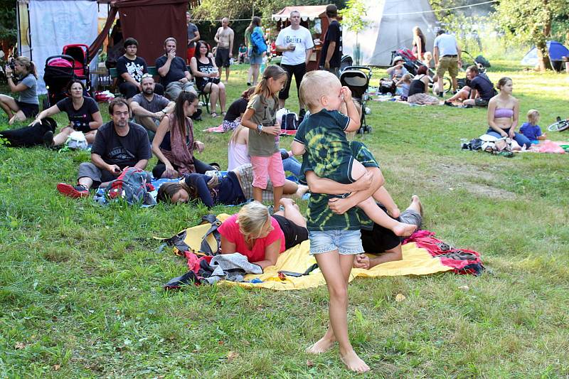 Na festivalu Paseka, který se uskutečnil v Trojanovicích v areálu Lesní školky na pasece, se dobře bavili malí i velcí.