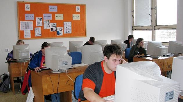 Do regionální soutěže, která měla prověřit nadané studenty středních škol v celém kraji, se přihlásilo téměř padesát studentů. Své dovednosti prokázali v kategoriích Word, Excel a Acces.