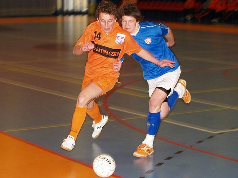 Futsalový turnaj juniorských výběrů U16 a U18 v Brušperku opanovaly celky prvoligového CC Satum Czech Jistebník.