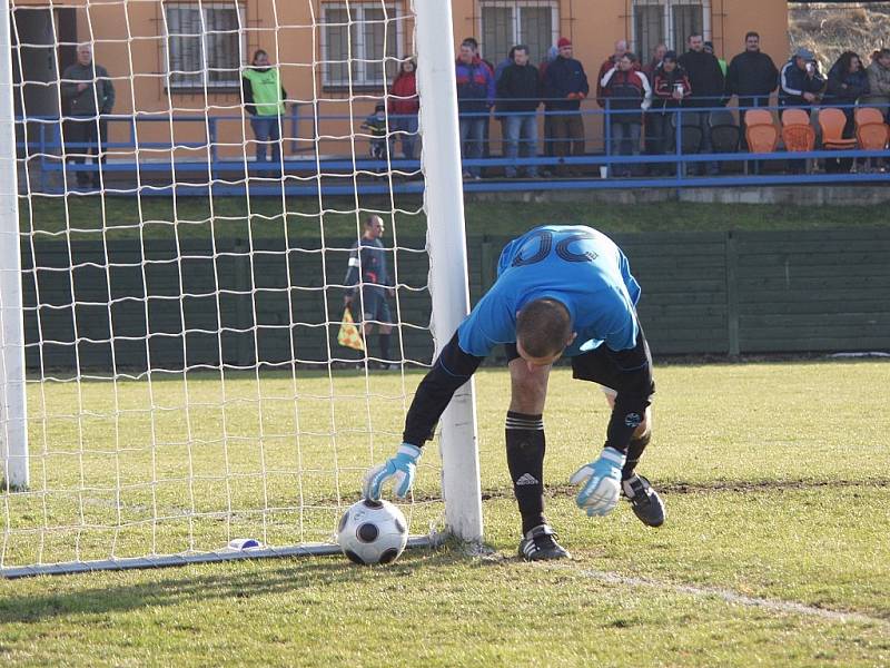 V 19. kole druhé nejvyšší fotbalové ligy hostil Fotbal Fulnek mostecký FK Baník. Přestože domácí s omlazeným kádrem v prvním jarním kole doma proti Třinci dominovali, tentokrát to byl převážně Most, kdo diktoval tempo zápasu.