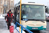 Autobusová zastávka MHD v Novém Jičíně - 8. prosince 2023.